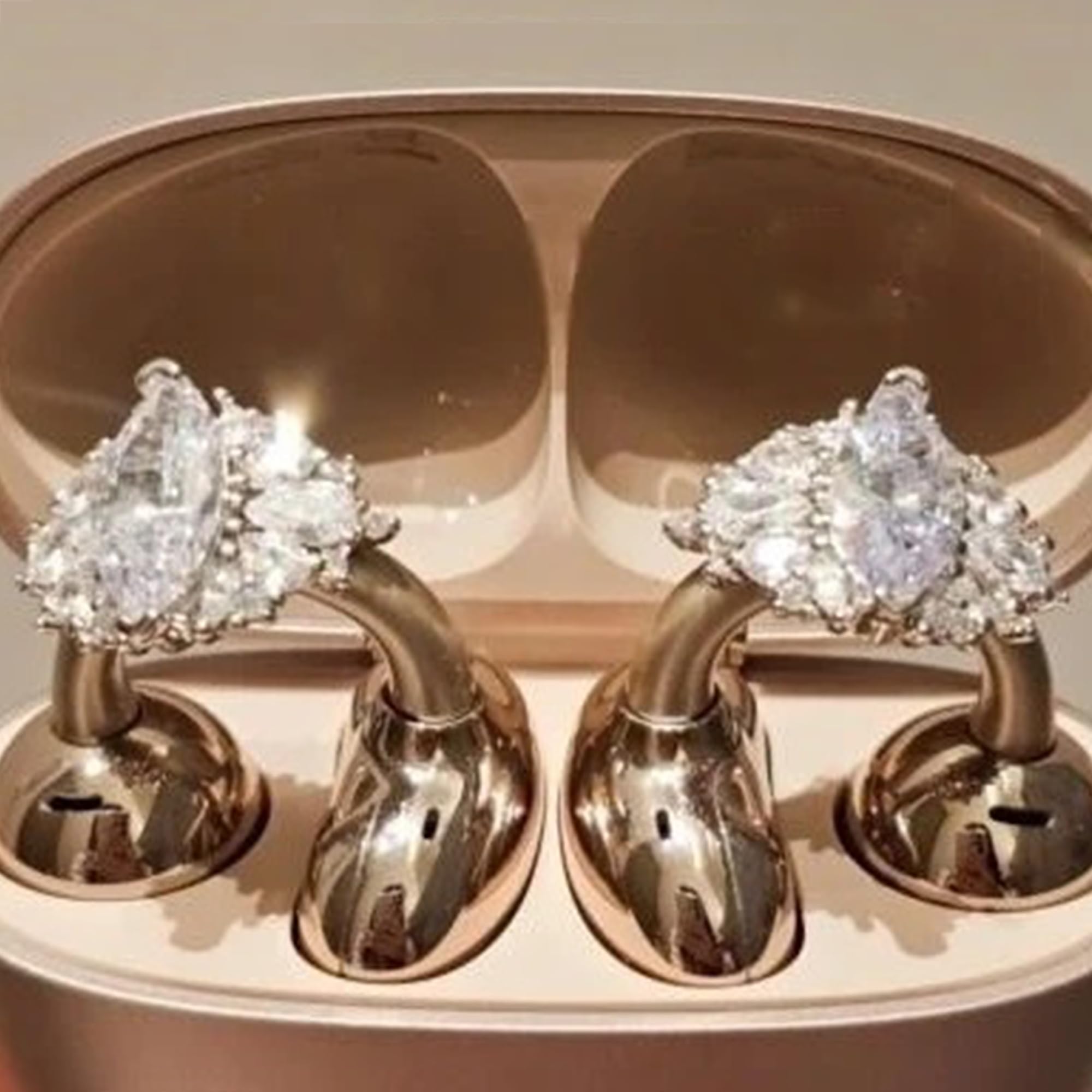 Rhinestone Bow Clip-On Decoration for Open Earbuds thumbnail 3